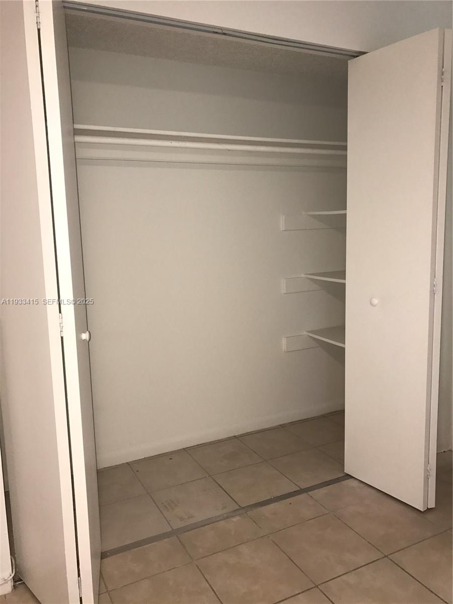 HOLLYWOOD LITTLE RANCHES - Residential Lease