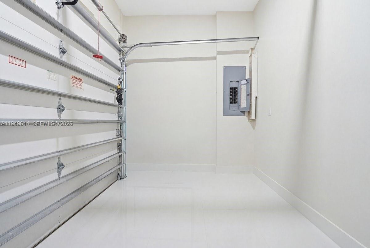 VINTAGE ESTATES - Residential