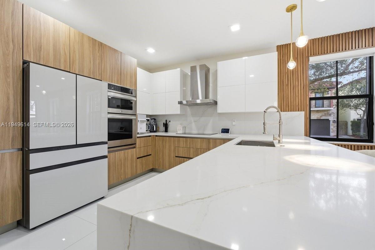 VINTAGE ESTATES - Residential