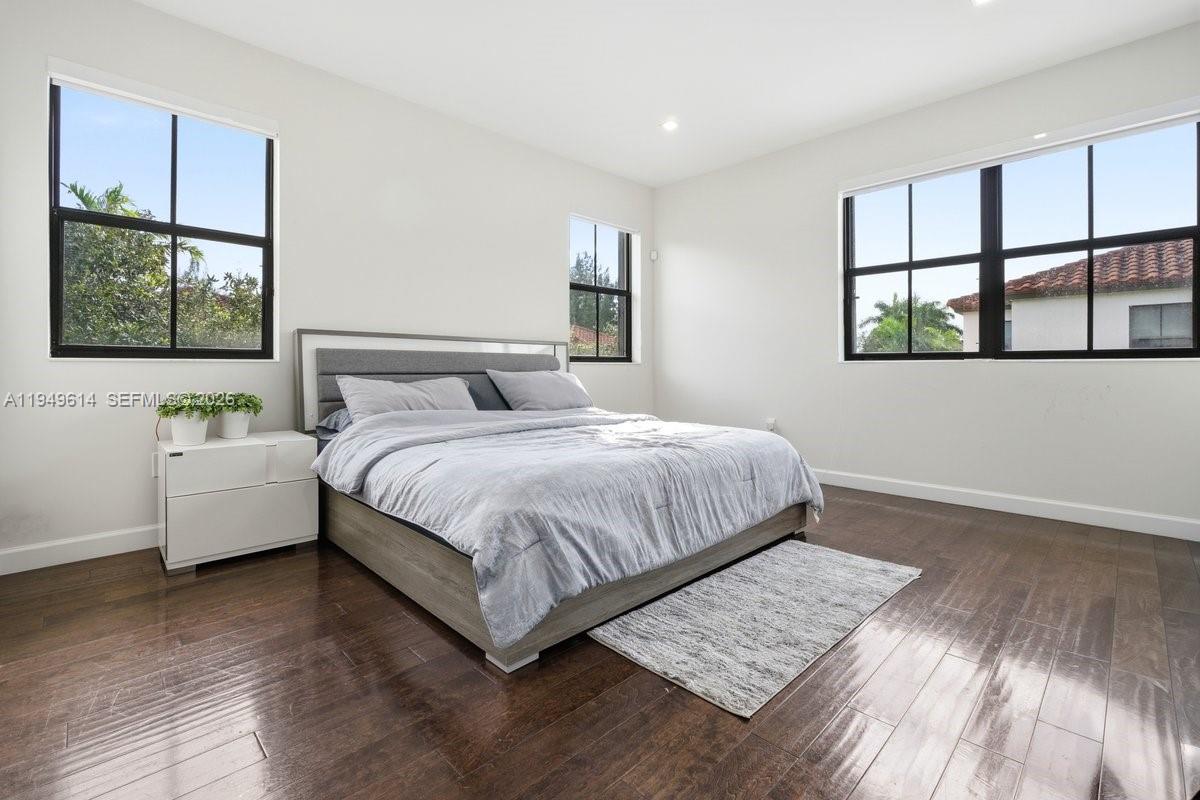 VINTAGE ESTATES - Residential