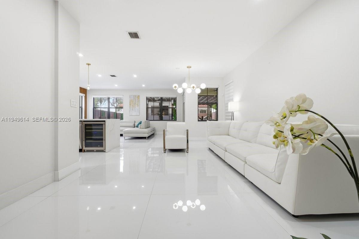 VINTAGE ESTATES - Residential