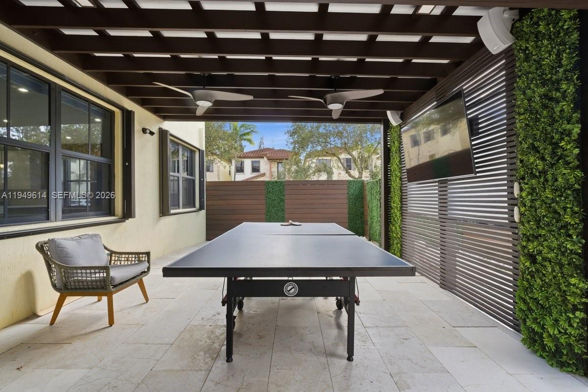 VINTAGE ESTATES - Residential