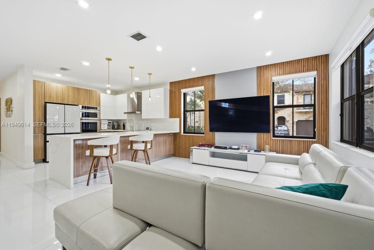 VINTAGE ESTATES - Residential