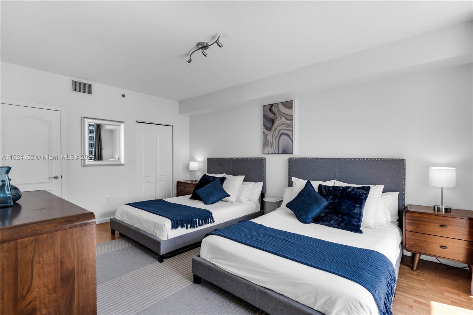 THE CLUB AT BRICKELL BAY - Residential