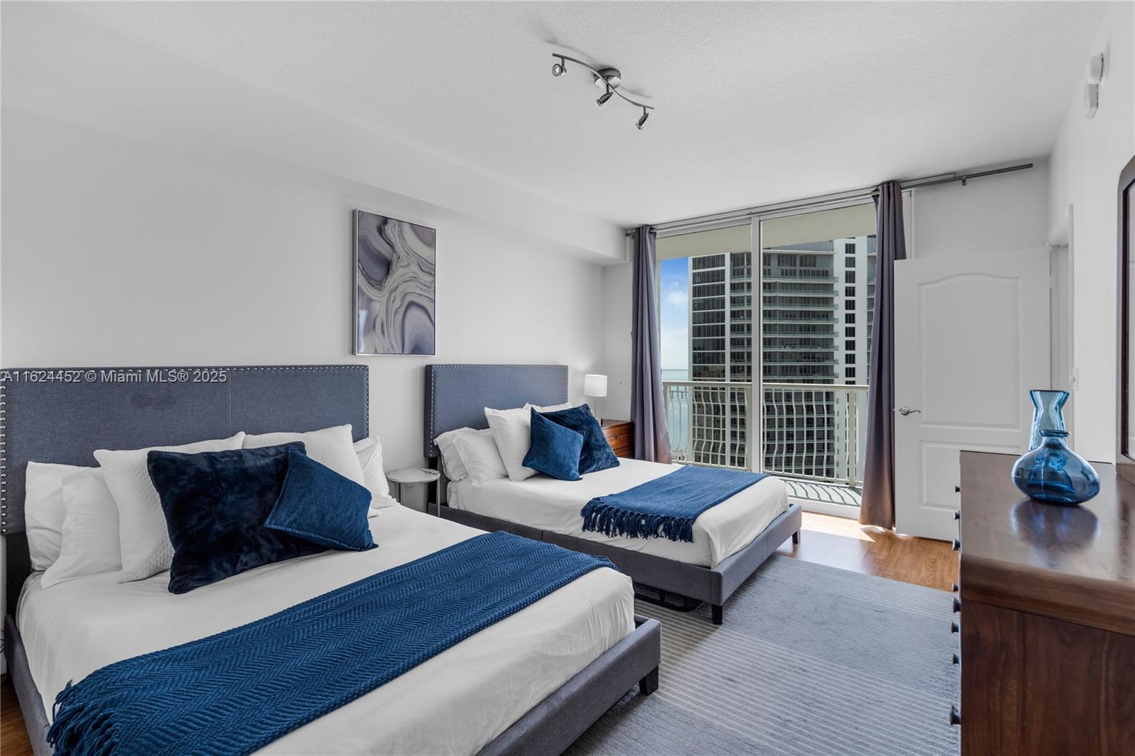THE CLUB AT BRICKELL BAY - Residential