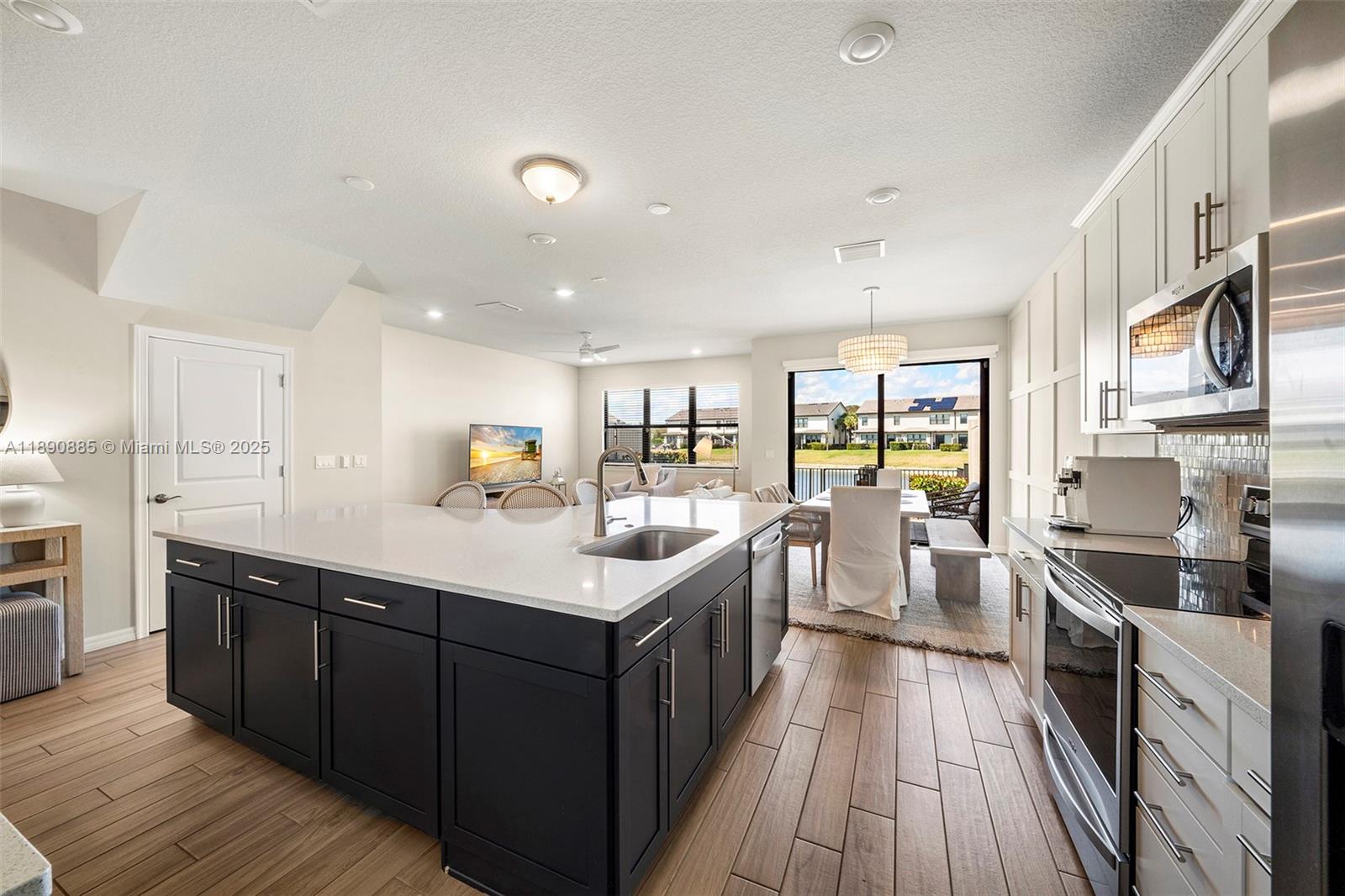OAK TREE PROPERTY REDEVEL - Residential Lease