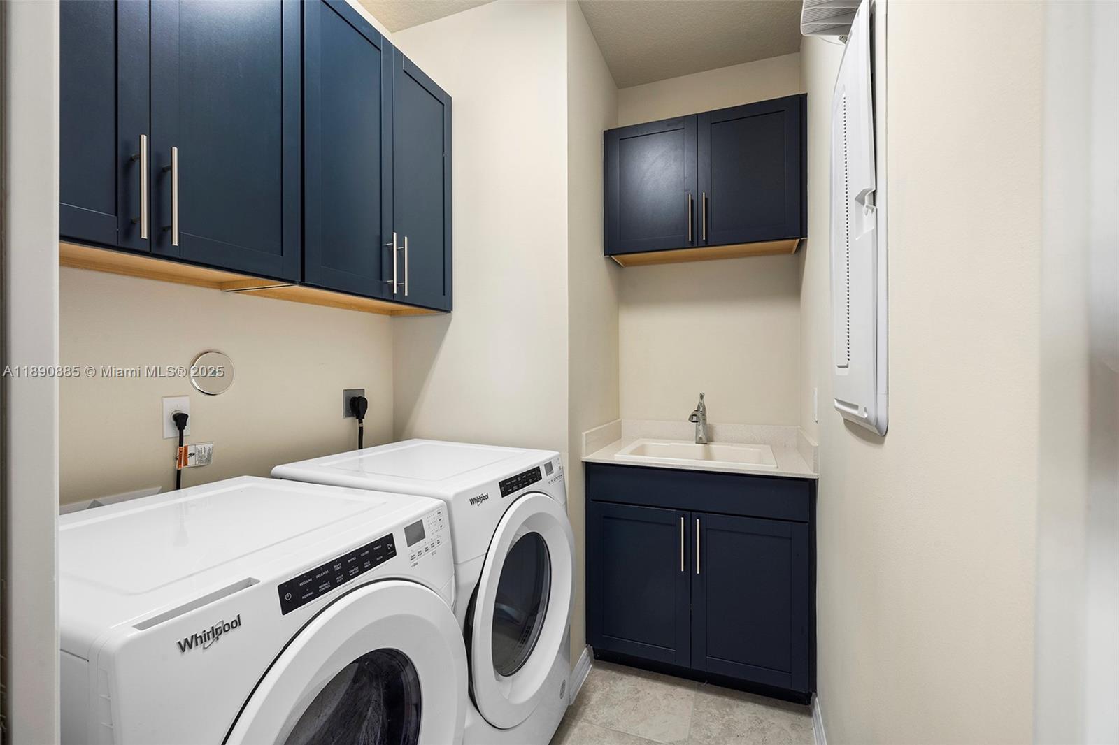 OAK TREE PROPERTY REDEVEL - Residential Lease
