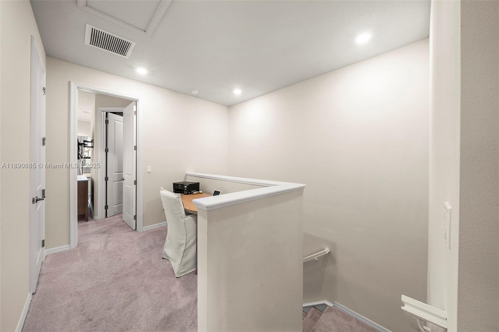 OAK TREE PROPERTY REDEVEL - Residential Lease