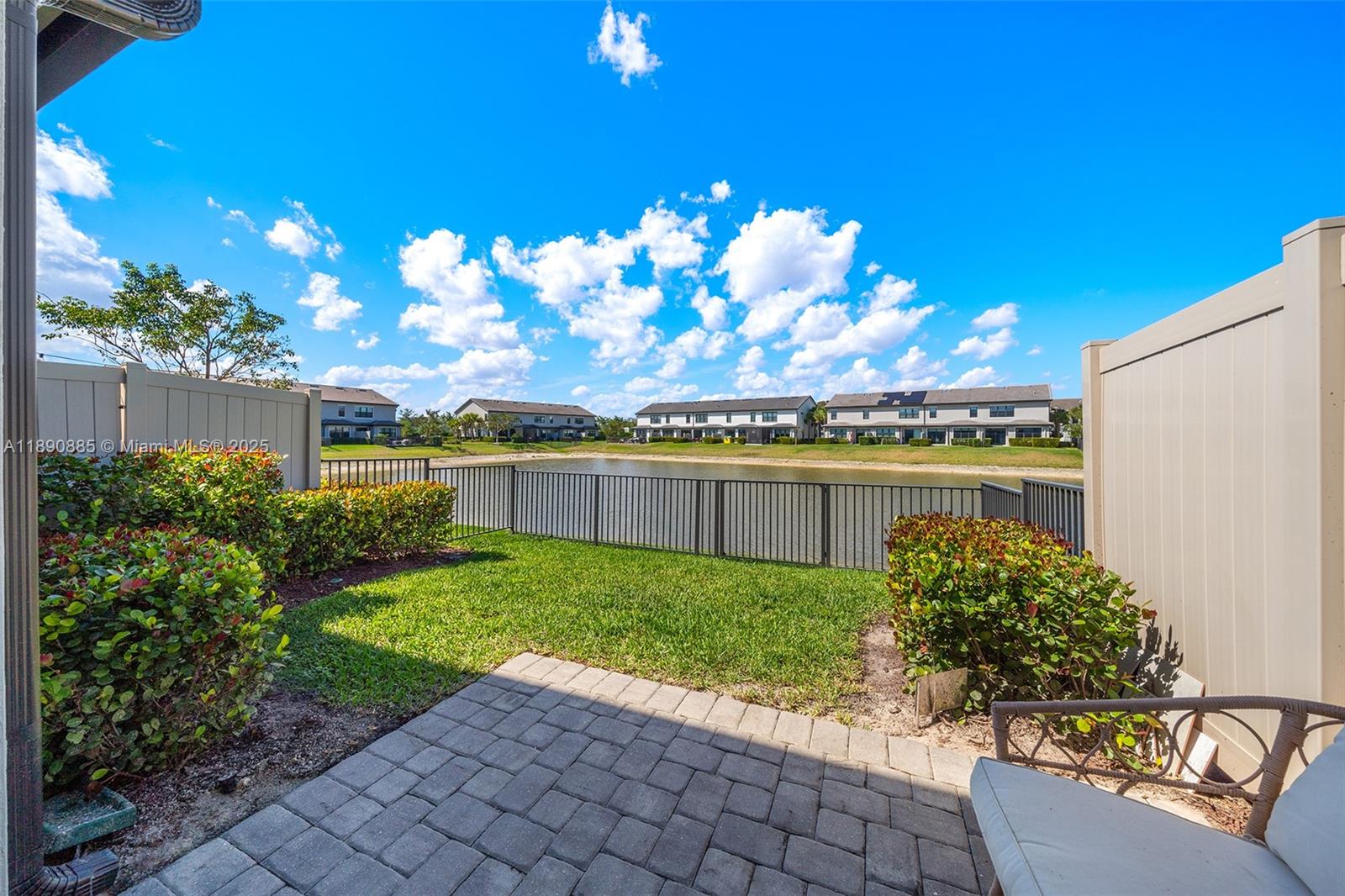 OAK TREE PROPERTY REDEVEL - Residential Lease