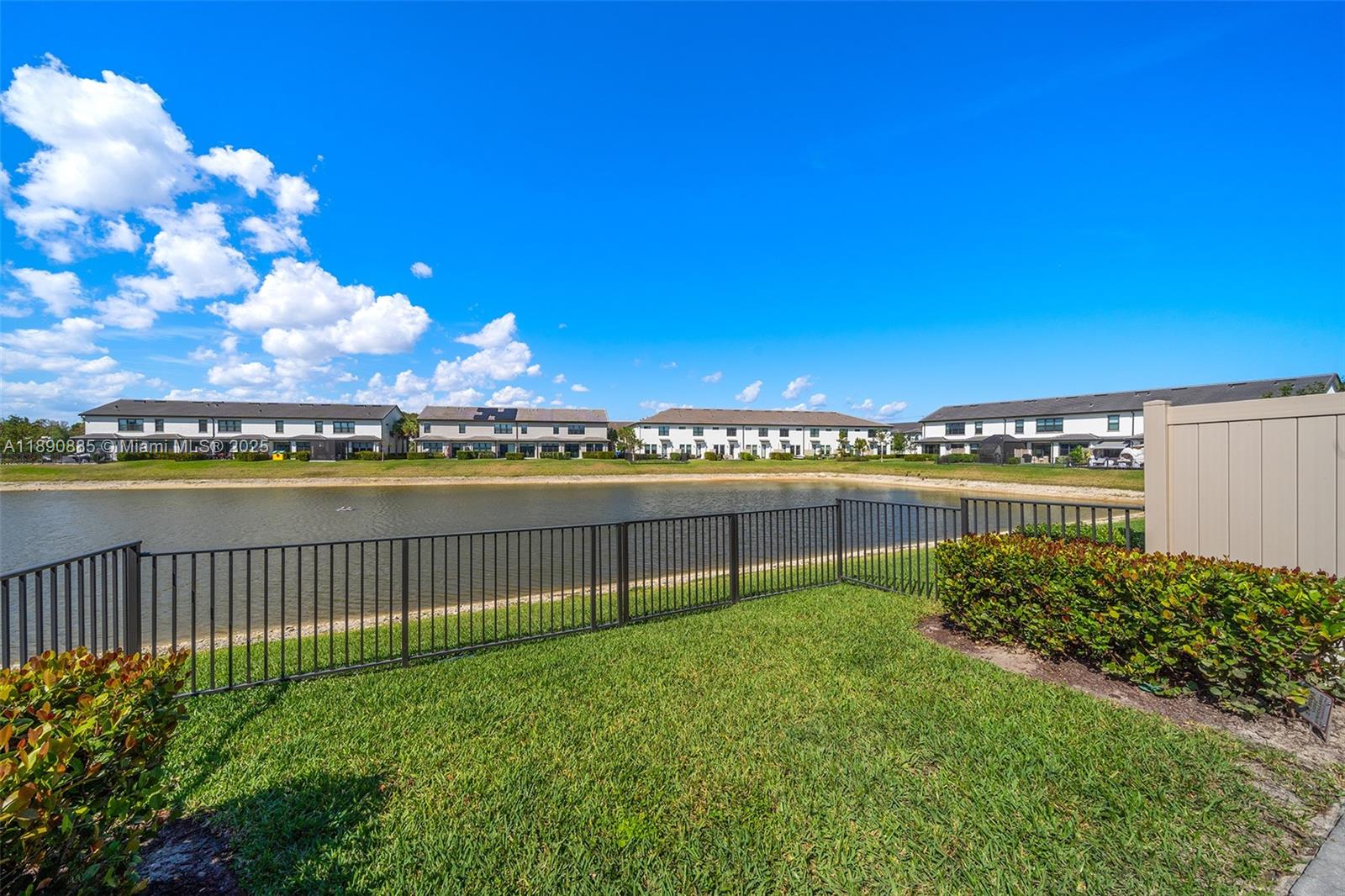 OAK TREE PROPERTY REDEVEL - Residential Lease