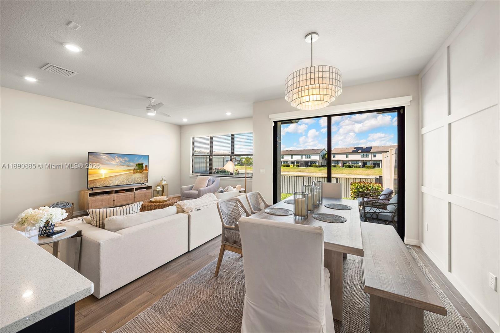 OAK TREE PROPERTY REDEVEL - Residential Lease