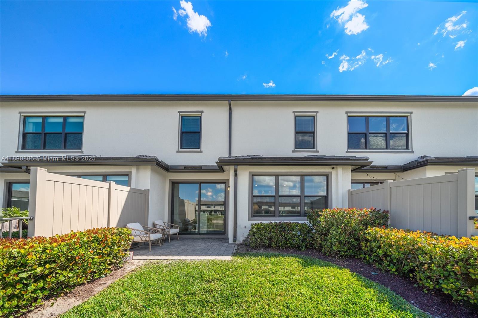 OAK TREE PROPERTY REDEVEL - Residential Lease