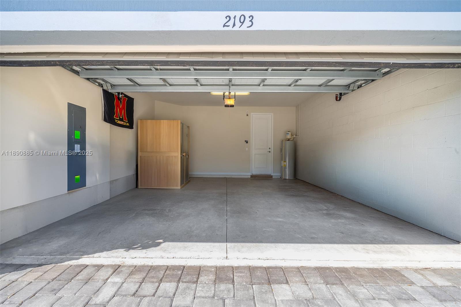 OAK TREE PROPERTY REDEVEL - Residential Lease