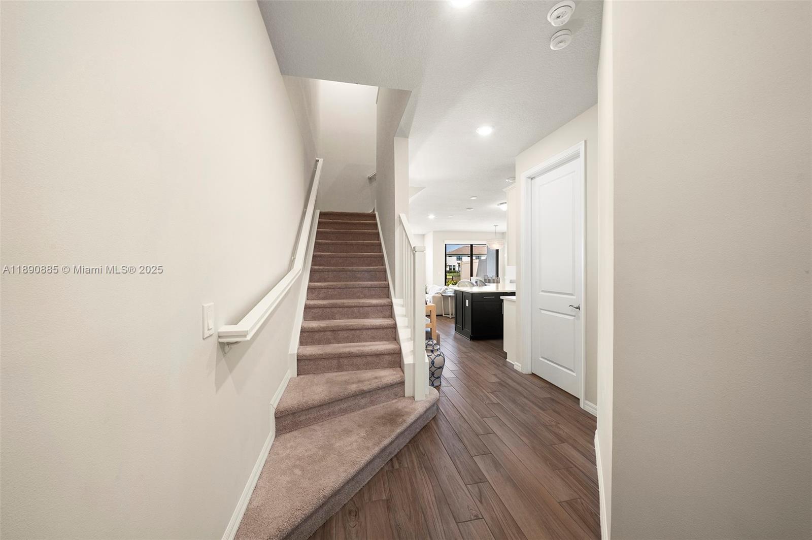 OAK TREE PROPERTY REDEVEL - Residential Lease