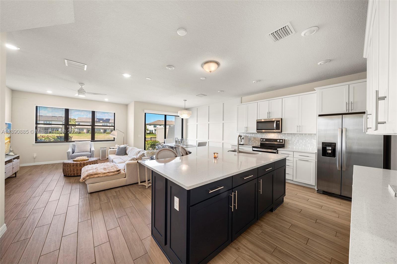 OAK TREE PROPERTY REDEVEL - Residential Lease