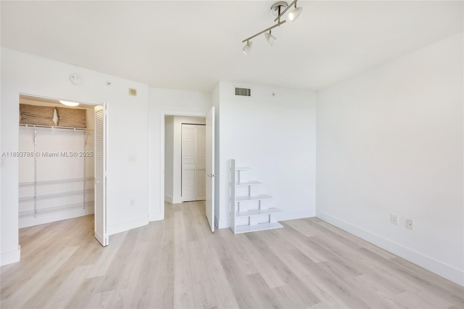 TURNBERRY ON THE GREEN CO - Residential
