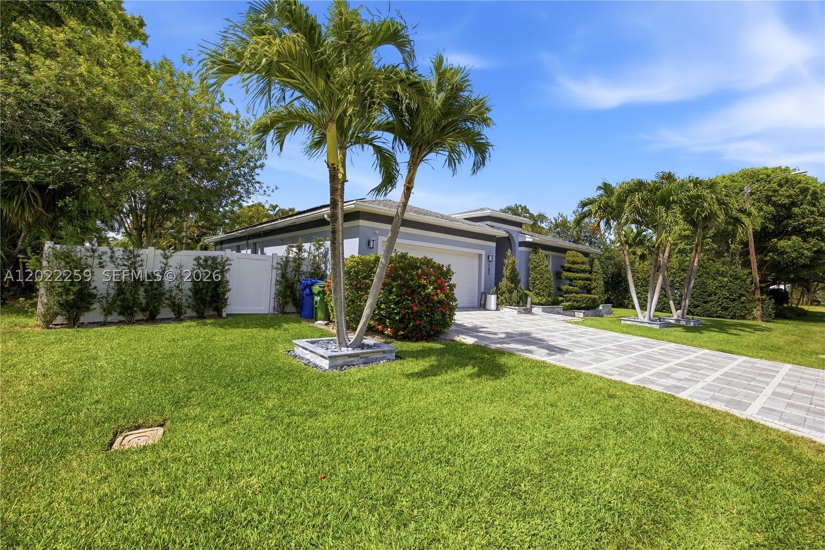105 NE 28th Ct