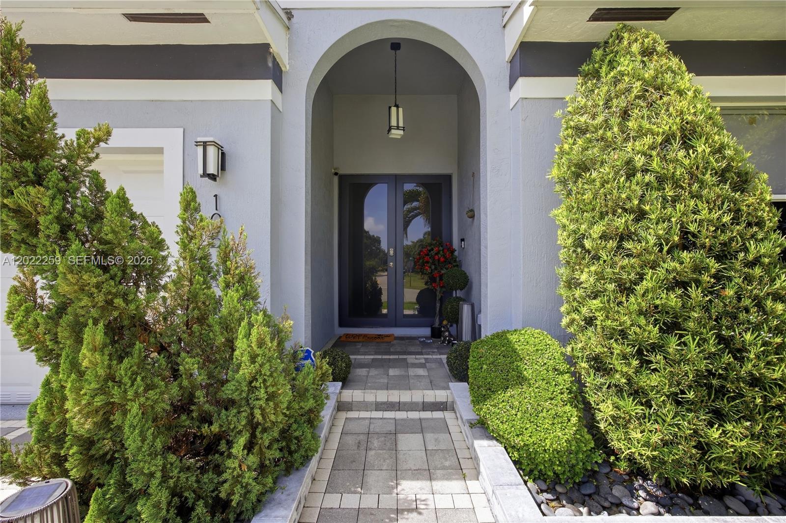 105 NE 28th Ct