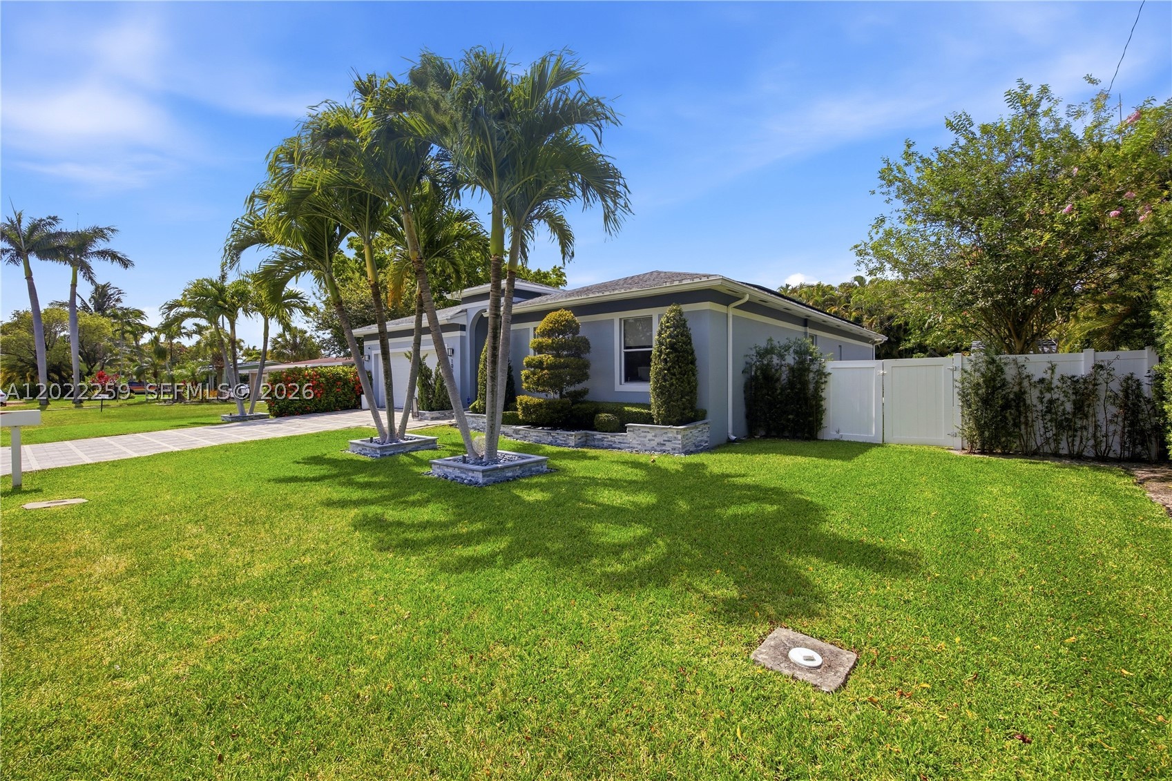 105 NE 28th Ct