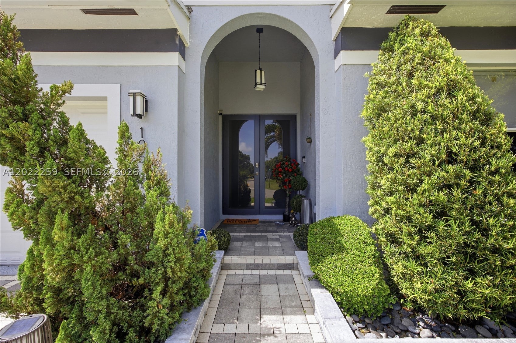 105 NE 28th Ct