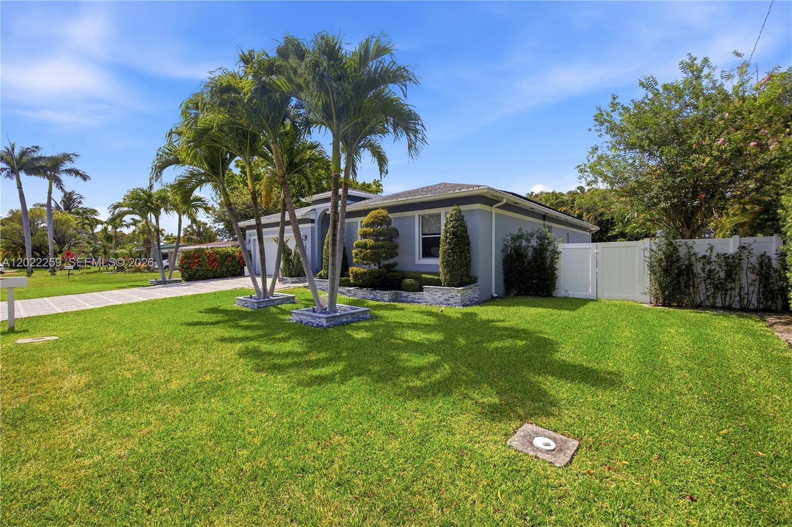 105 NE 28th Ct