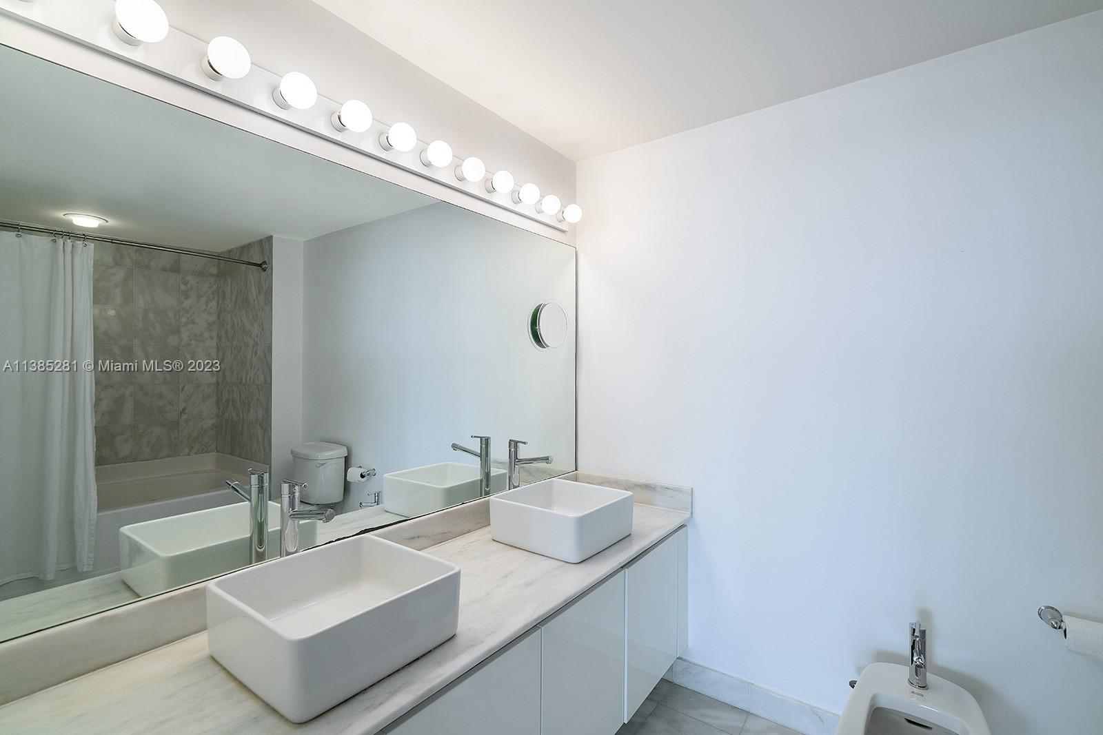 BLUE CONDO - Residential Lease