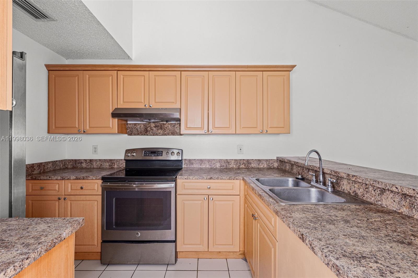 WOODSCAPE TOWNHOMES - Residential Lease