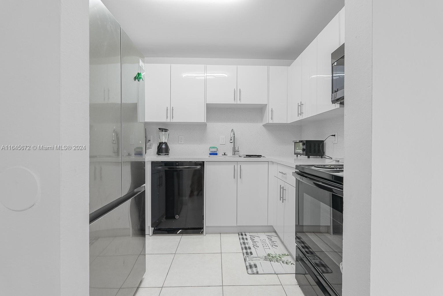 Beautiful apartment located in desired area of Doral. This apartment features a 1 bedroom and 1 bathroom, the kitchen is completely remodeled, quartz countertop and new appliances, the bathroom is remodeled with glass sliding doors for the tub. Outside, a spectacular patio awaits for relaxing and perfect for family gatherings. Don't miss out the opportunity lo live in this condominium.