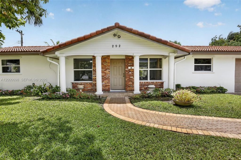 Photo of 292 SW 52nd Ave, Plantation, FL 33317 (MLS # A12000698)