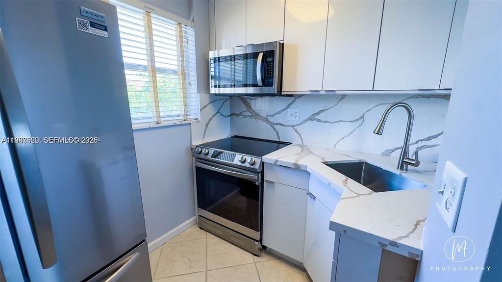 Photo of 1731 SE 15th St #315, Fort Lauderdale, FL 33316 (MLS # A11997620)