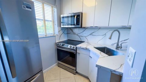 Photo of 1731 SE 15th St #315, Fort Lauderdale, FL 33316 (MLS # A11997620)