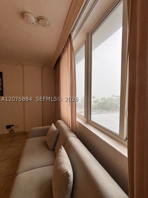19201 Collins Ave 303