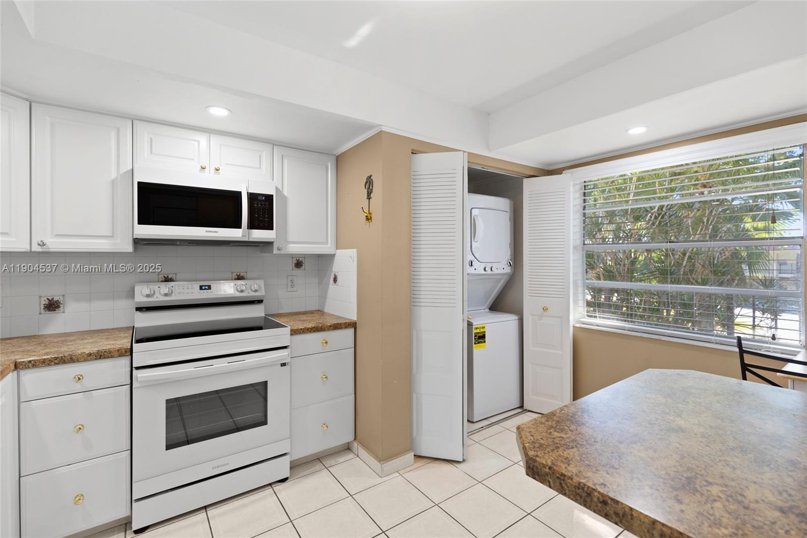 VILLAGES OF ORIOLE ABBEY - Residential