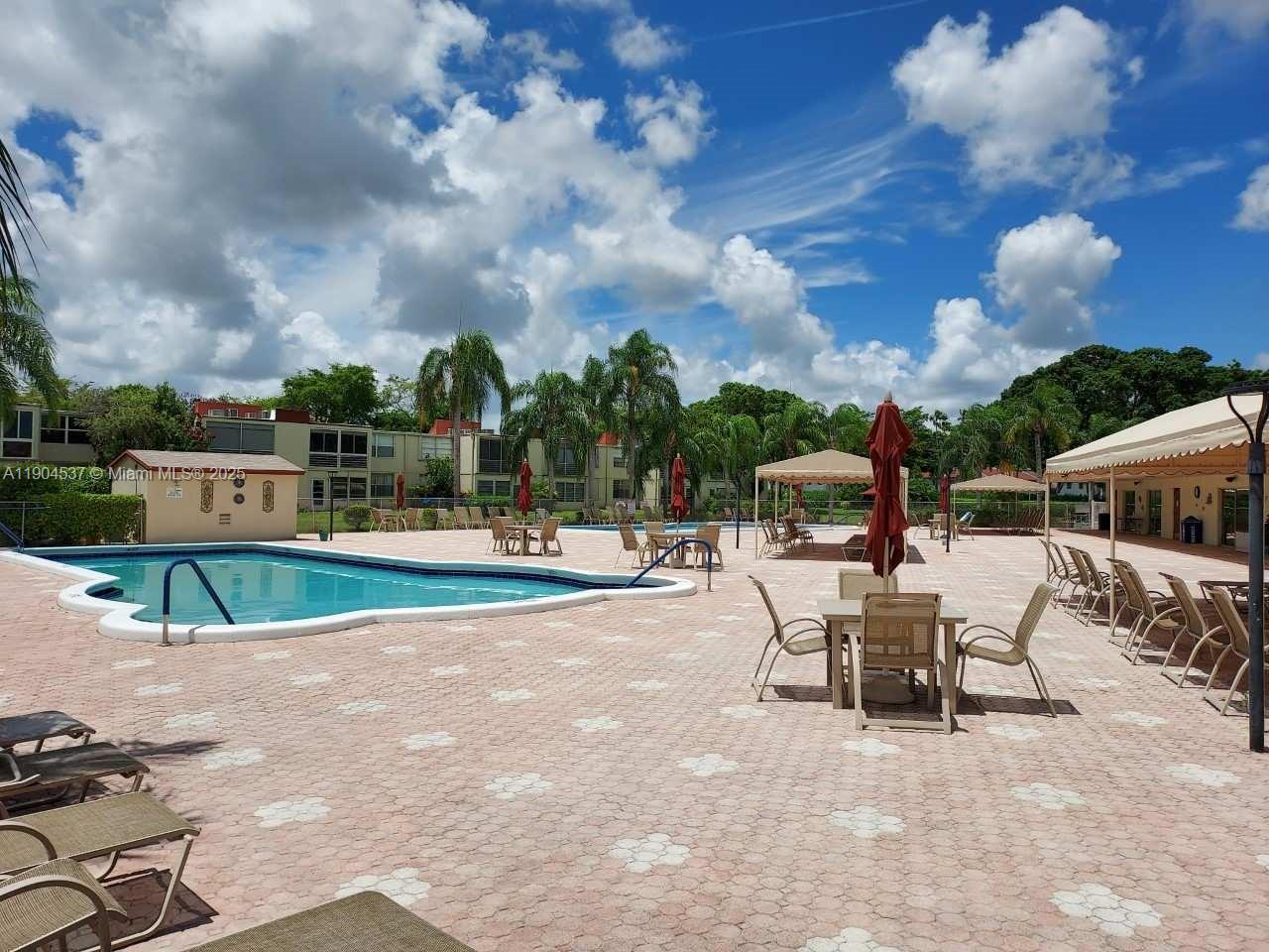 VILLAGES OF ORIOLE ABBEY - Residential