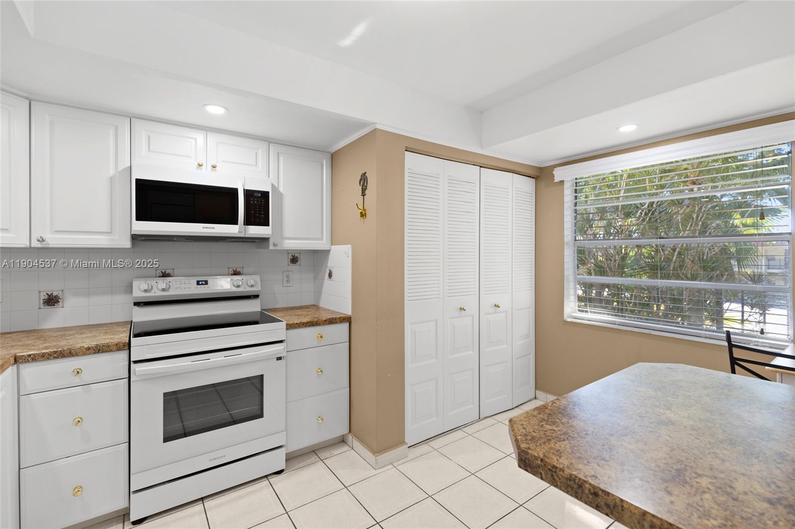 VILLAGES OF ORIOLE ABBEY - Residential