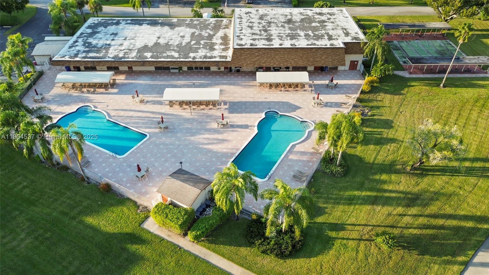 VILLAGES OF ORIOLE ABBEY - Residential