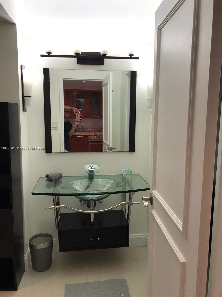 THE DECOPLAGE CONDO - Residential Lease