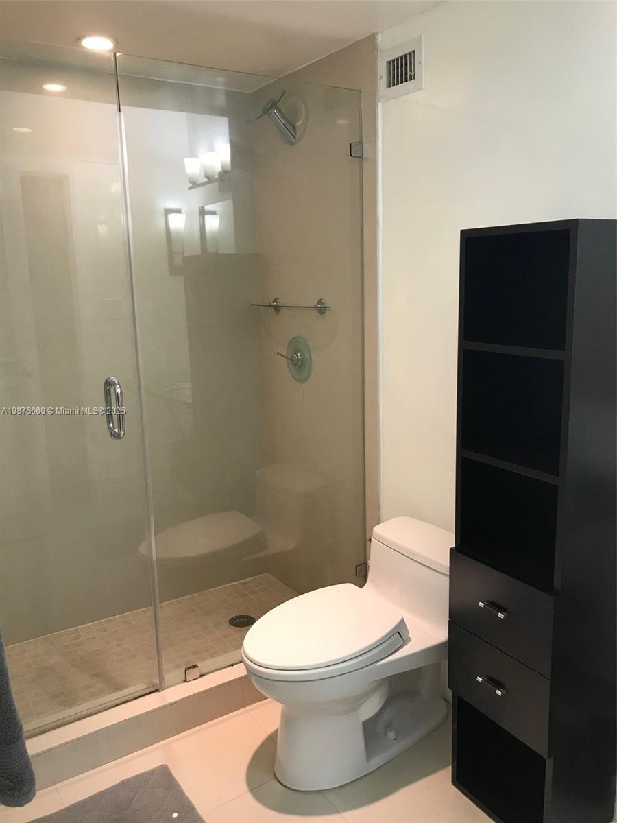 THE DECOPLAGE CONDO - Residential Lease