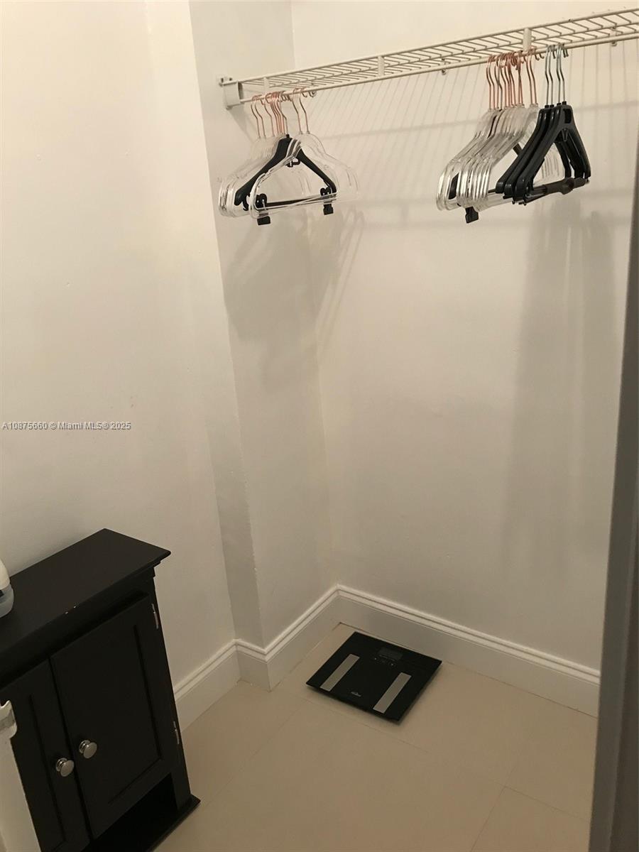 THE DECOPLAGE CONDO - Residential Lease