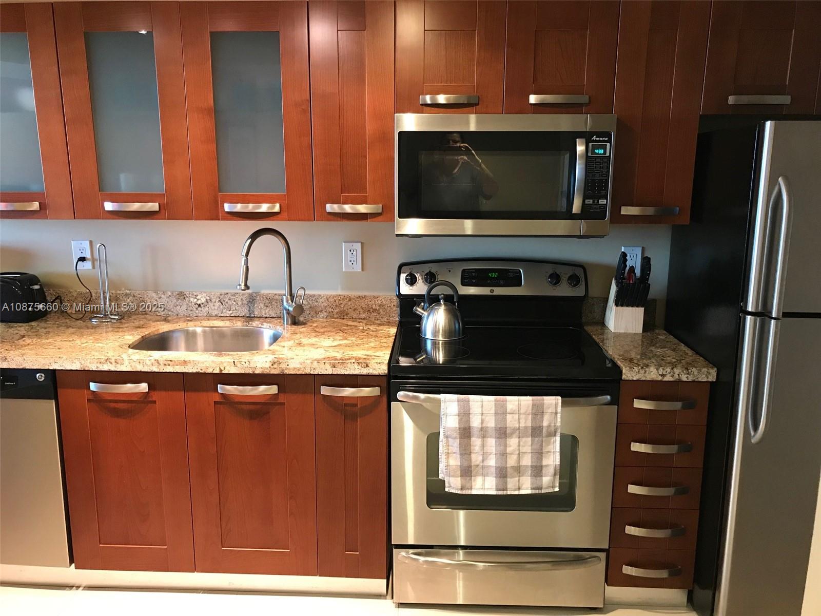 THE DECOPLAGE CONDO - Residential Lease