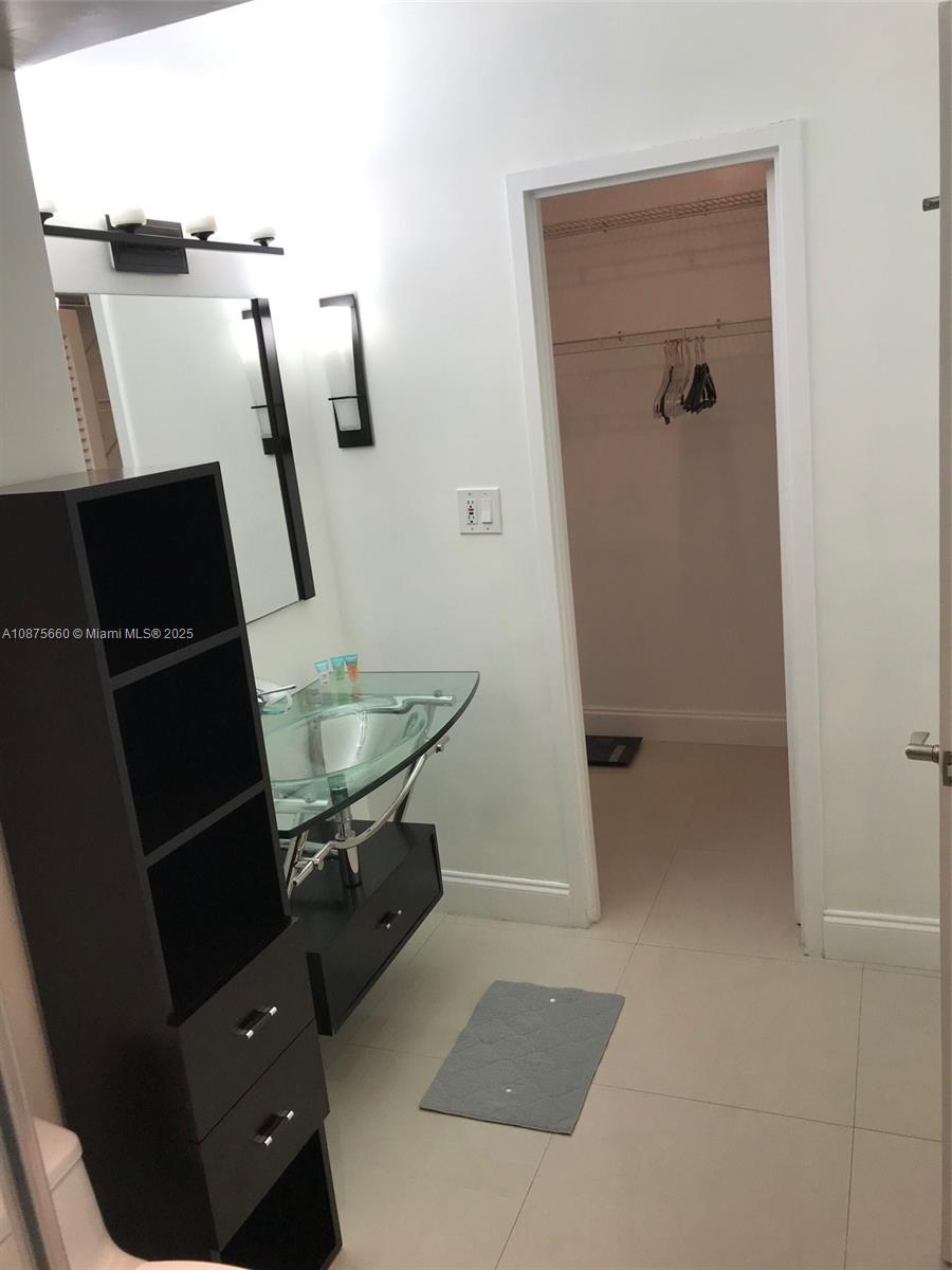 THE DECOPLAGE CONDO - Residential Lease