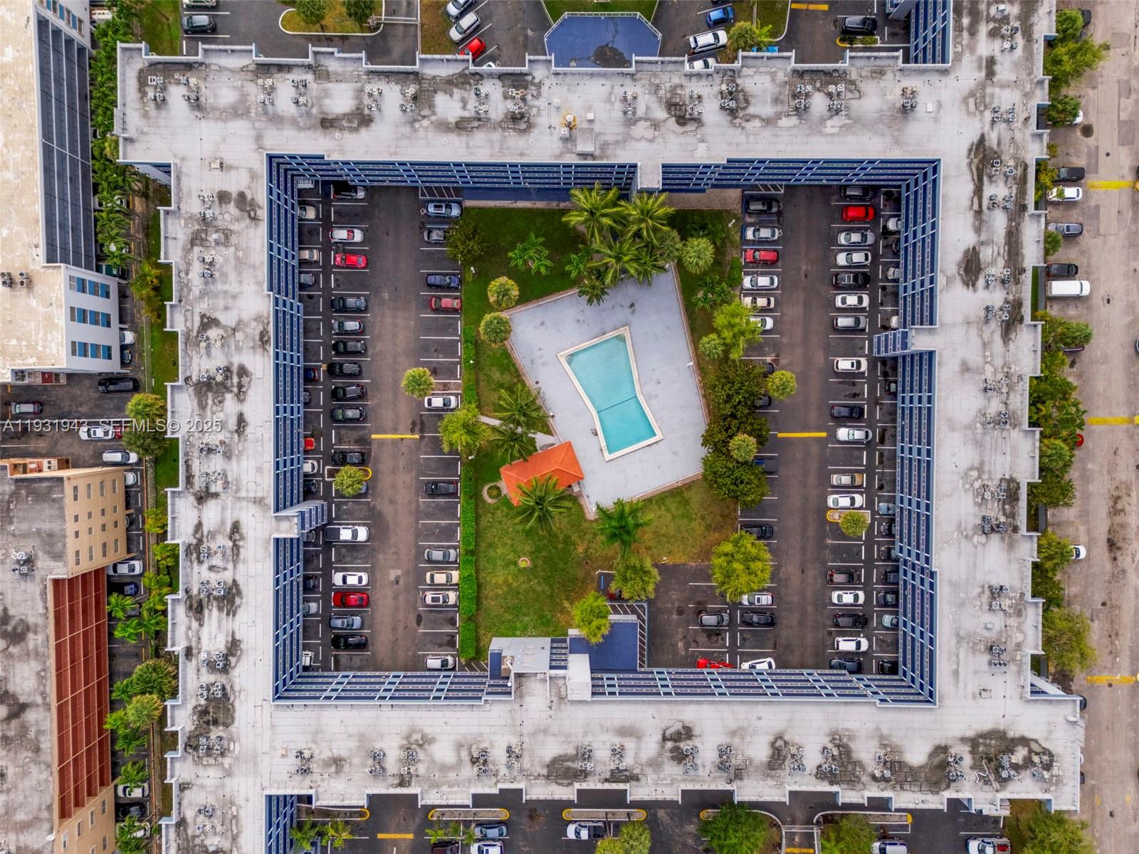 EL SOL CONDO - Residential