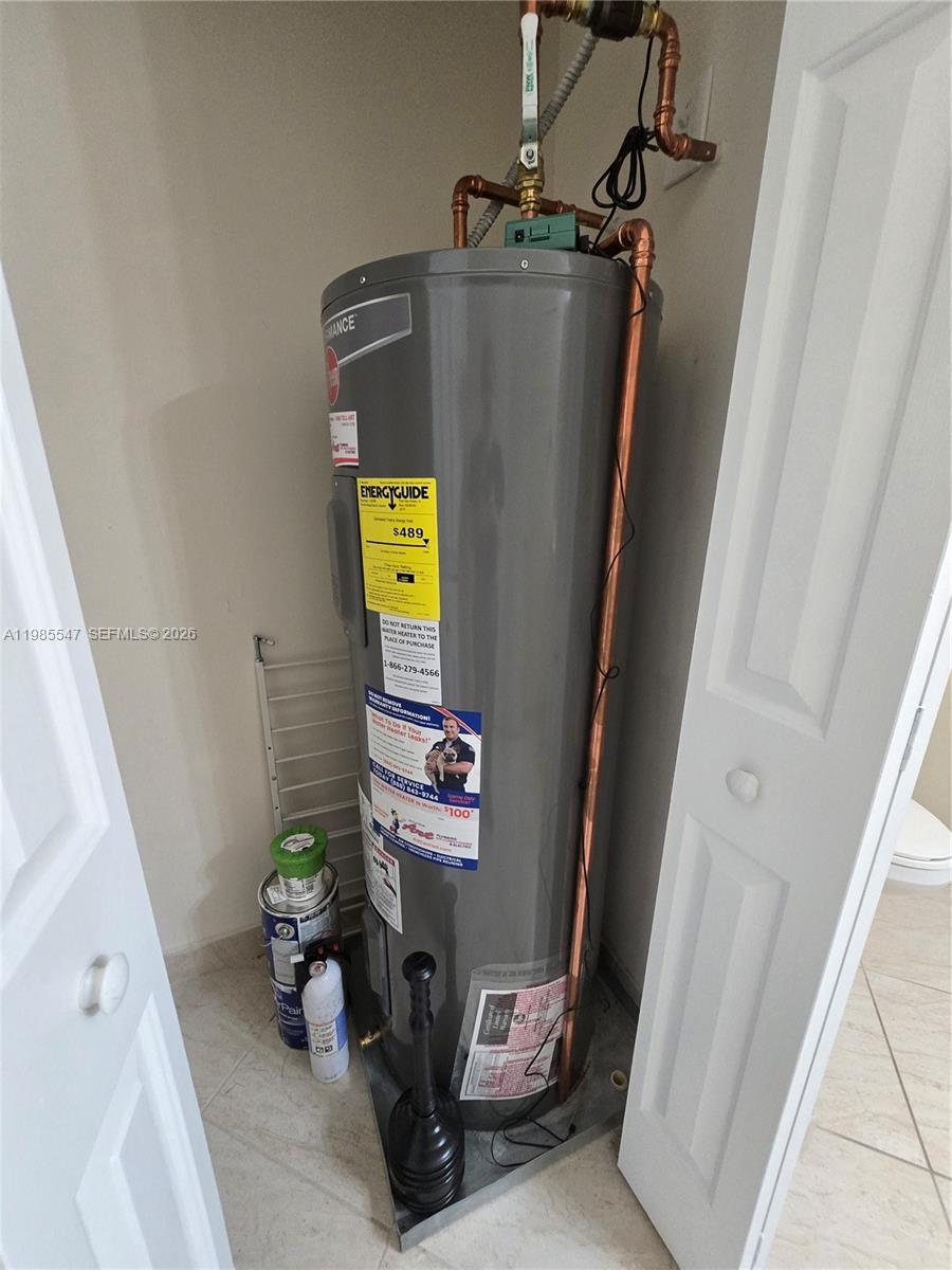 LAKESIDE VILLAGE OF DAVIE - Residential