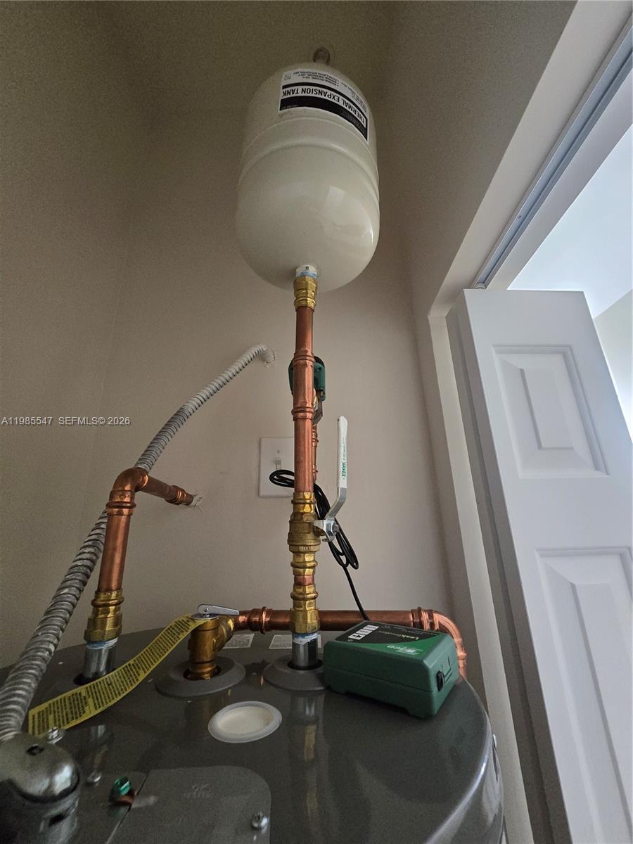 LAKESIDE VILLAGE OF DAVIE - Residential