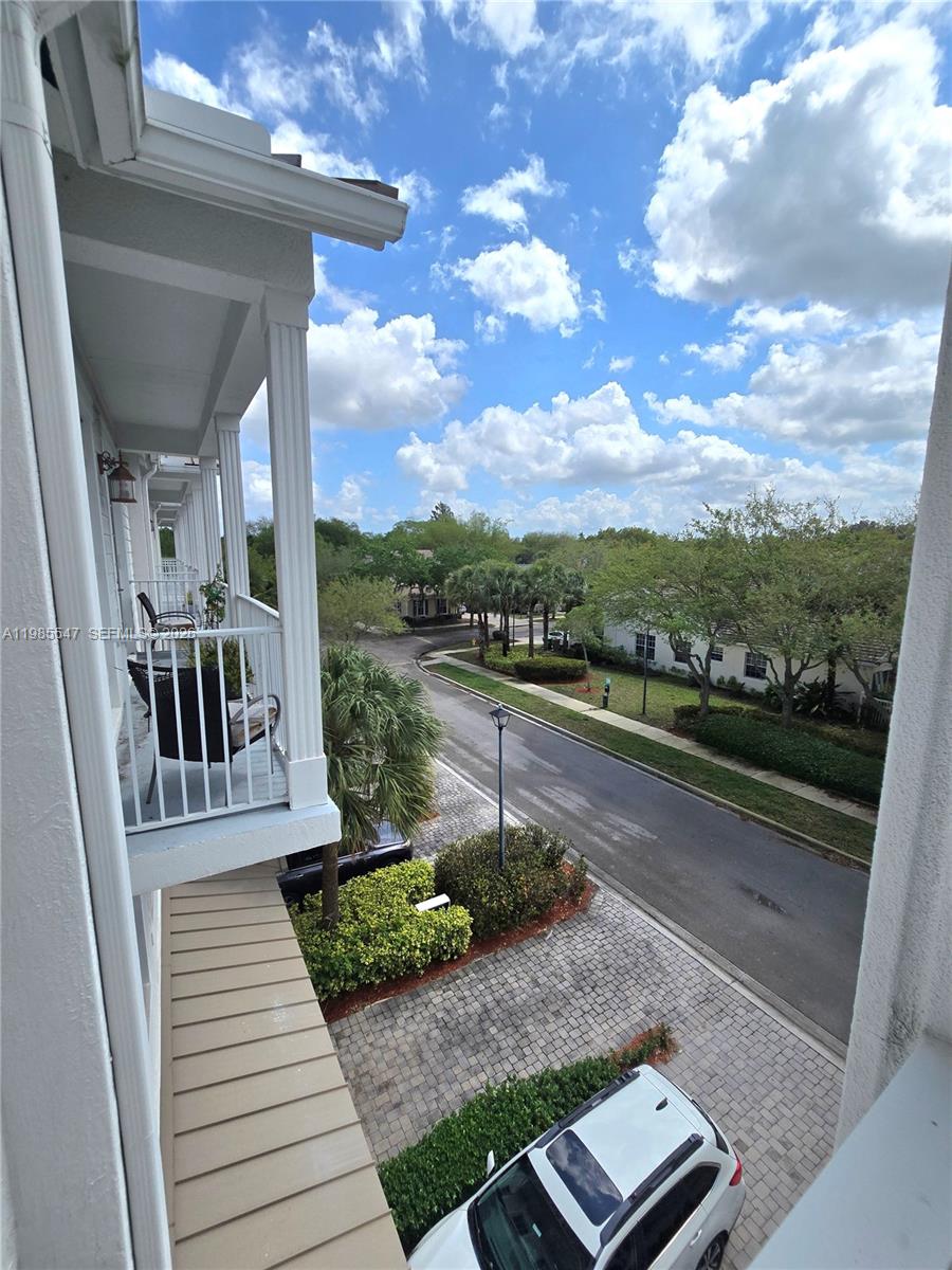 LAKESIDE VILLAGE OF DAVIE - Residential