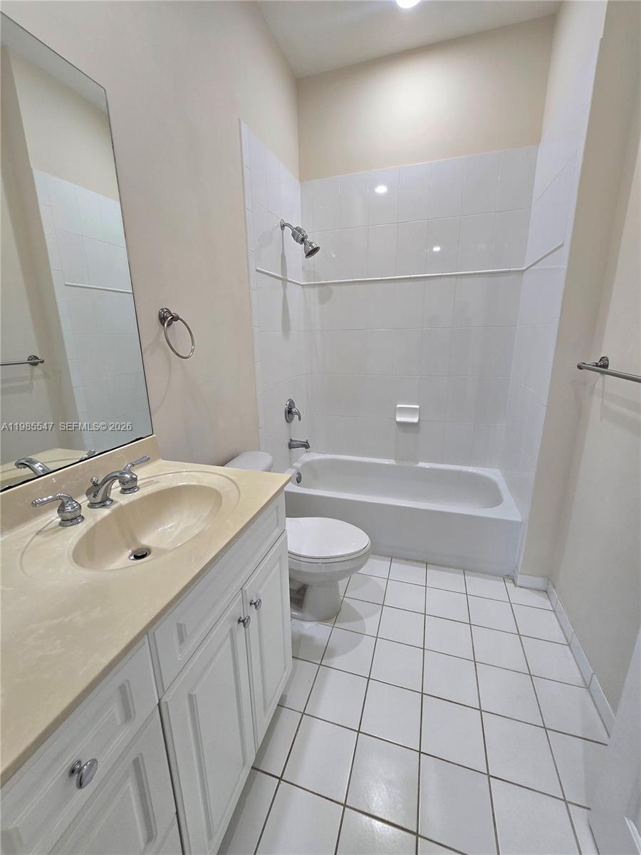 LAKESIDE VILLAGE OF DAVIE - Residential