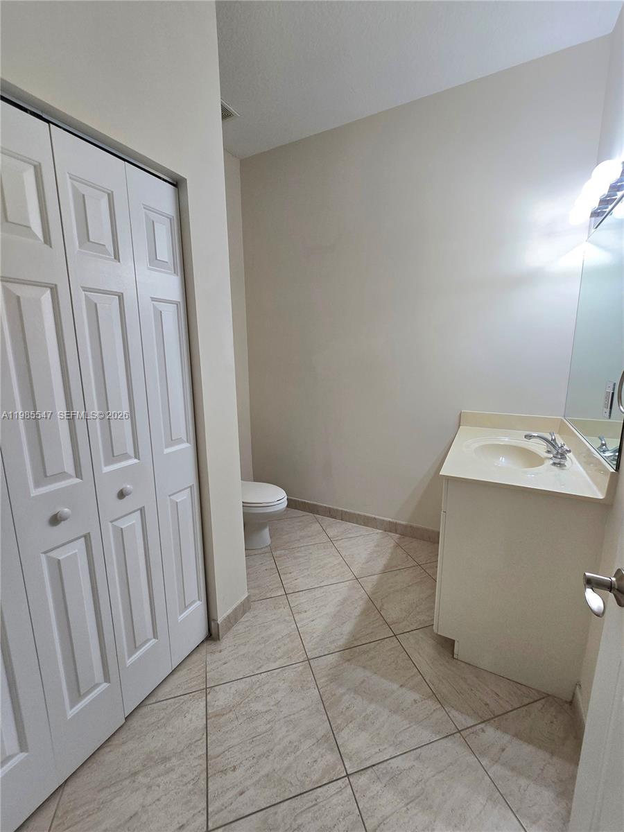 LAKESIDE VILLAGE OF DAVIE - Residential