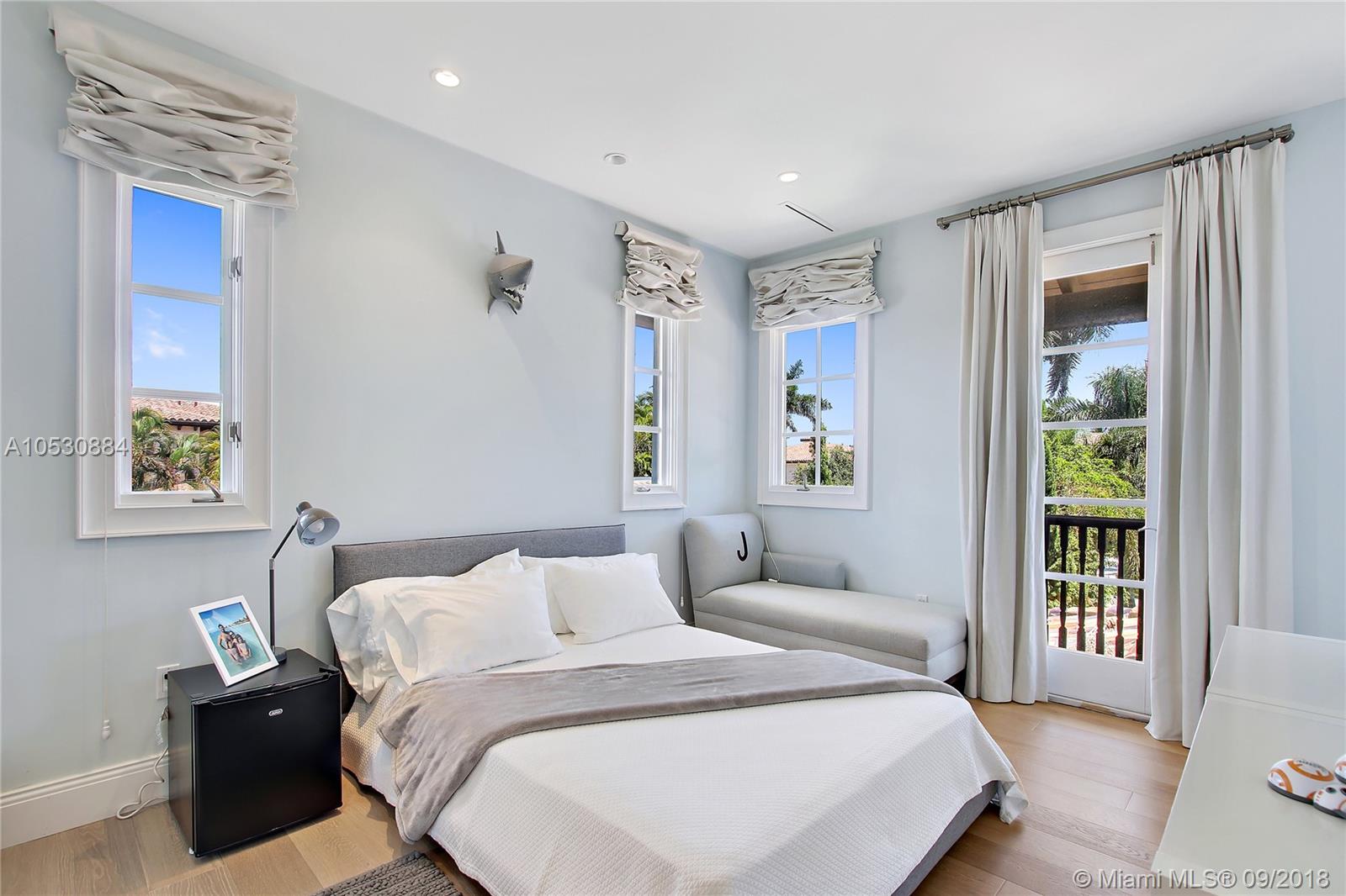 GOLDEN BEACH SEC F - Residential