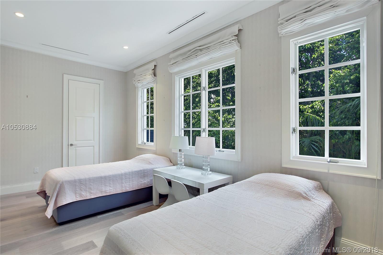 GOLDEN BEACH SEC F - Residential