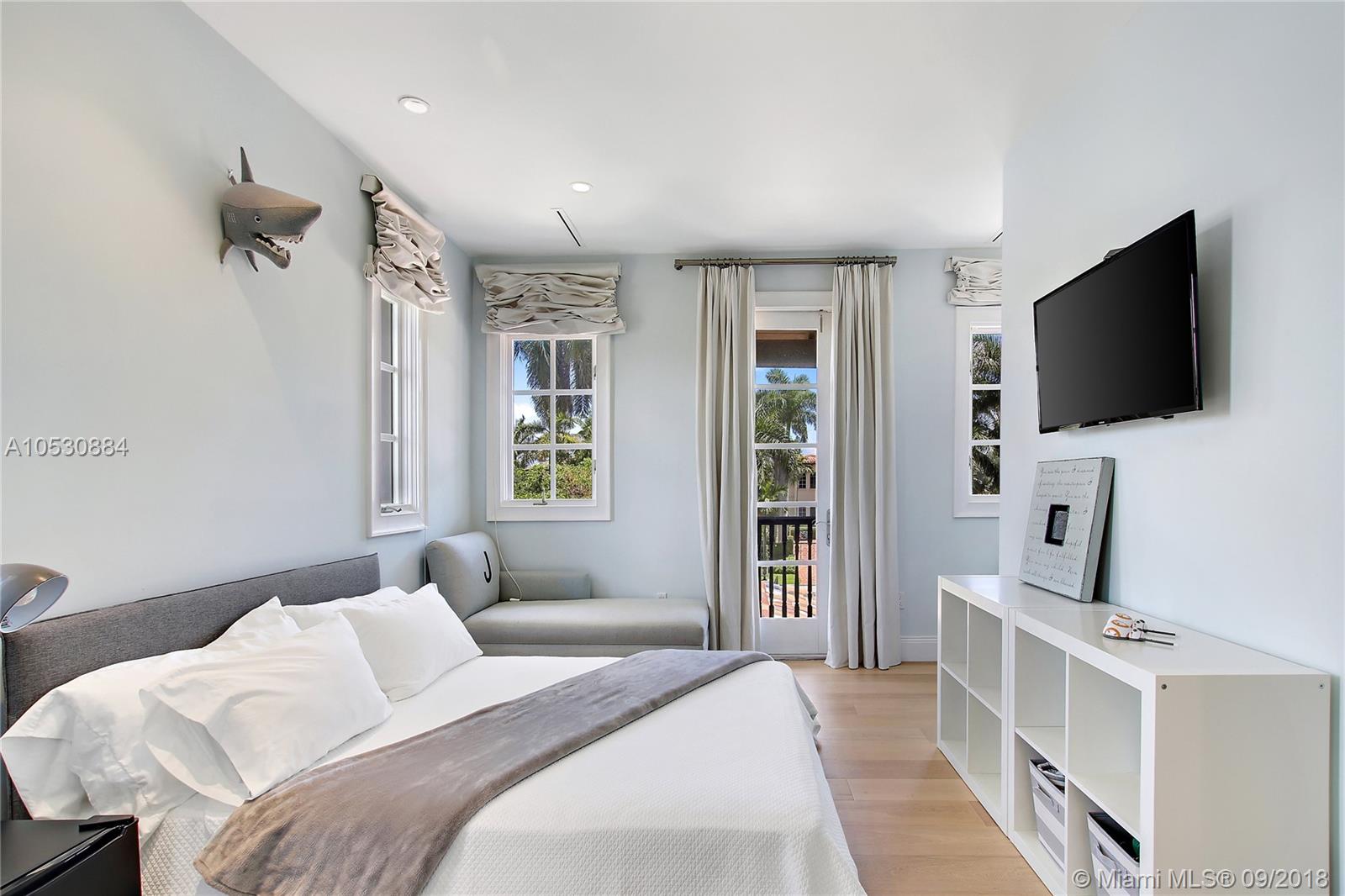 GOLDEN BEACH SEC F - Residential